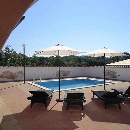 Ferienhaus Mit Pool, Terrasse Und Parkplatz Auf Zwei Ebenen Villa Buje Luaran gambar
